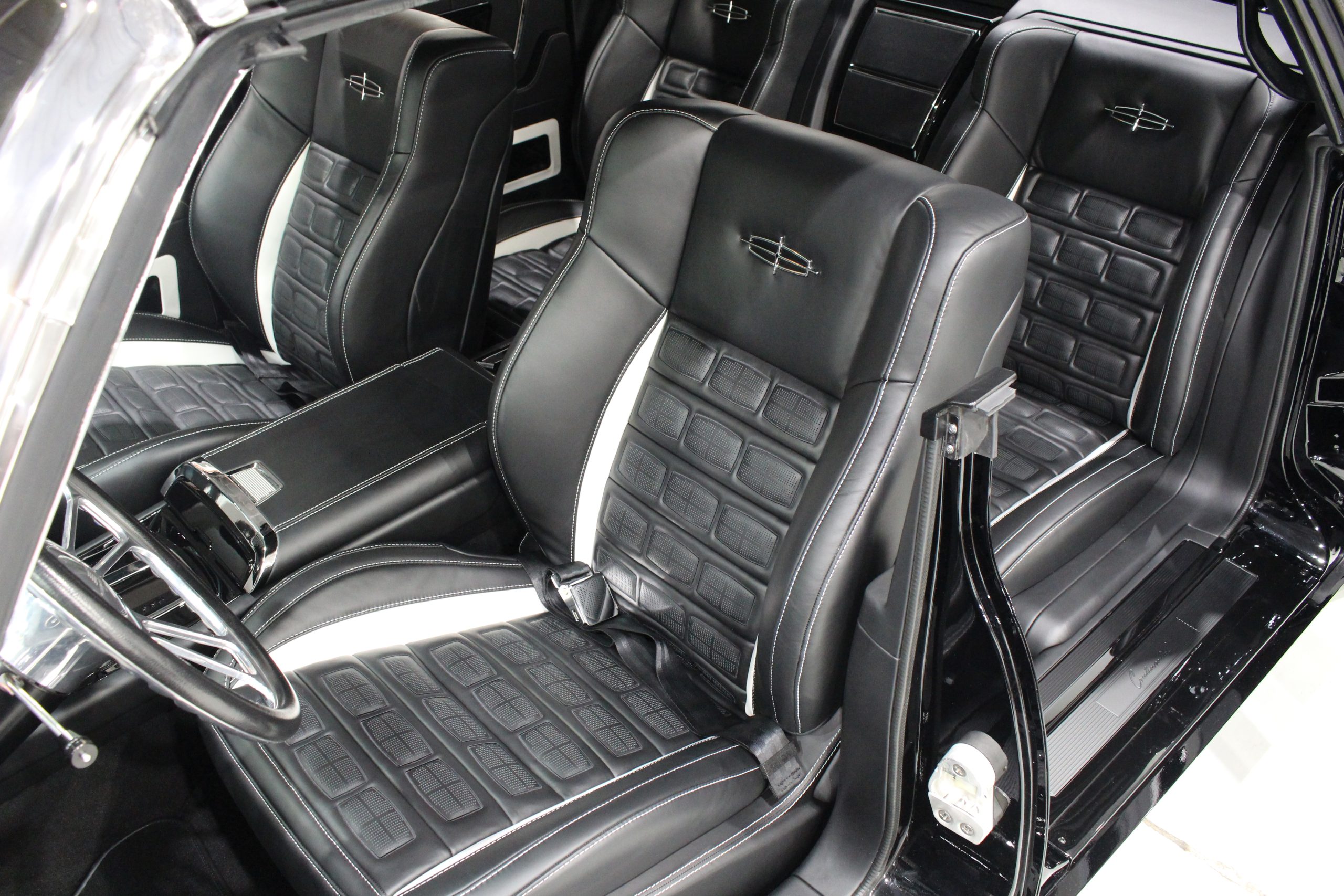 1963 Lincoln Continental - Image 4